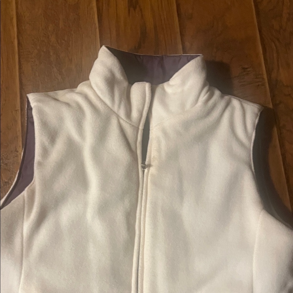 NWOT IZOD Women's Purple and White Puffer Reversible Vest - Picture 12 of 16